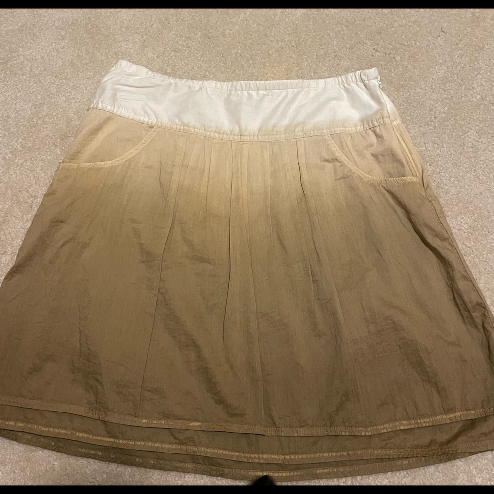 Athletic size 4 skirt with two front pockets